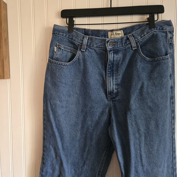 L.L Bean Men's Classic Fit 100% Cotton Blue Jeans - Picture 3 of 9